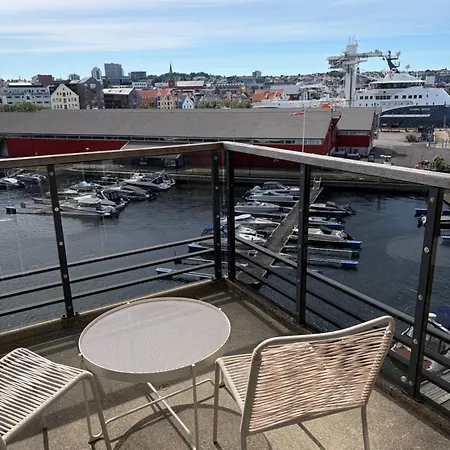 Sjofront Med Terrasse - Sentralt Apartamento