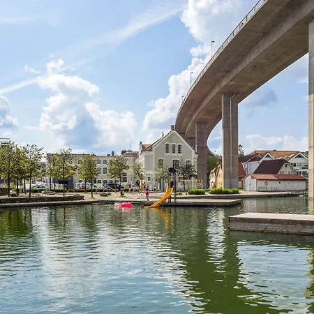 Sjofront Med Terrasse - Sentralt Apartamento